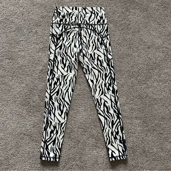 ZYIA Active Black and White Leggings - Picture 4 of 8